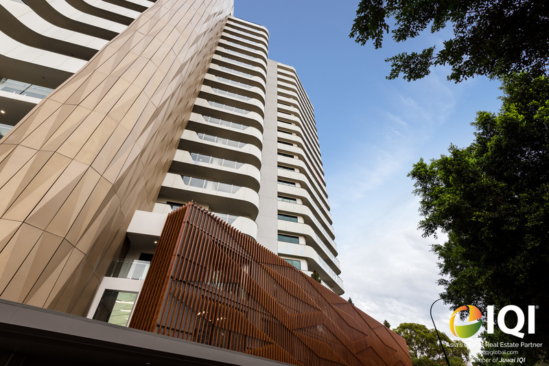 Living Luxuriously In Crest Burswood With A Sunset View! 

