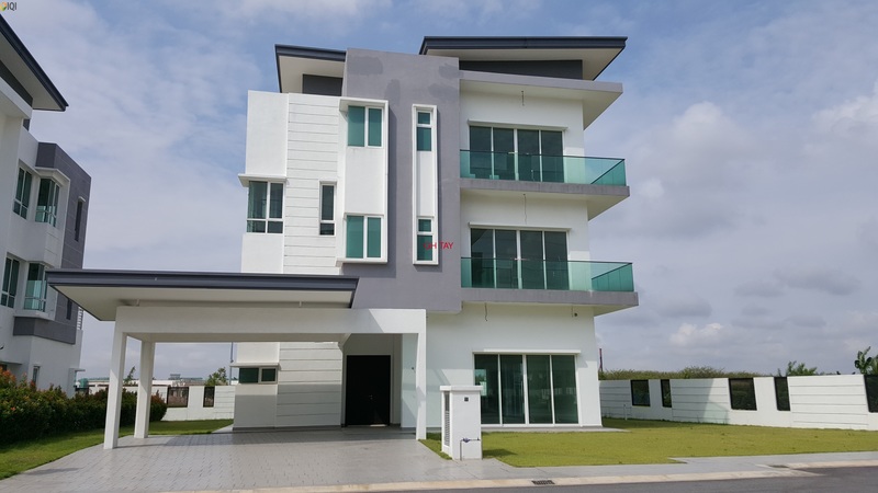 3 Storey Corner Bungalow Laman Vista Alam Bandar Bukit Raja