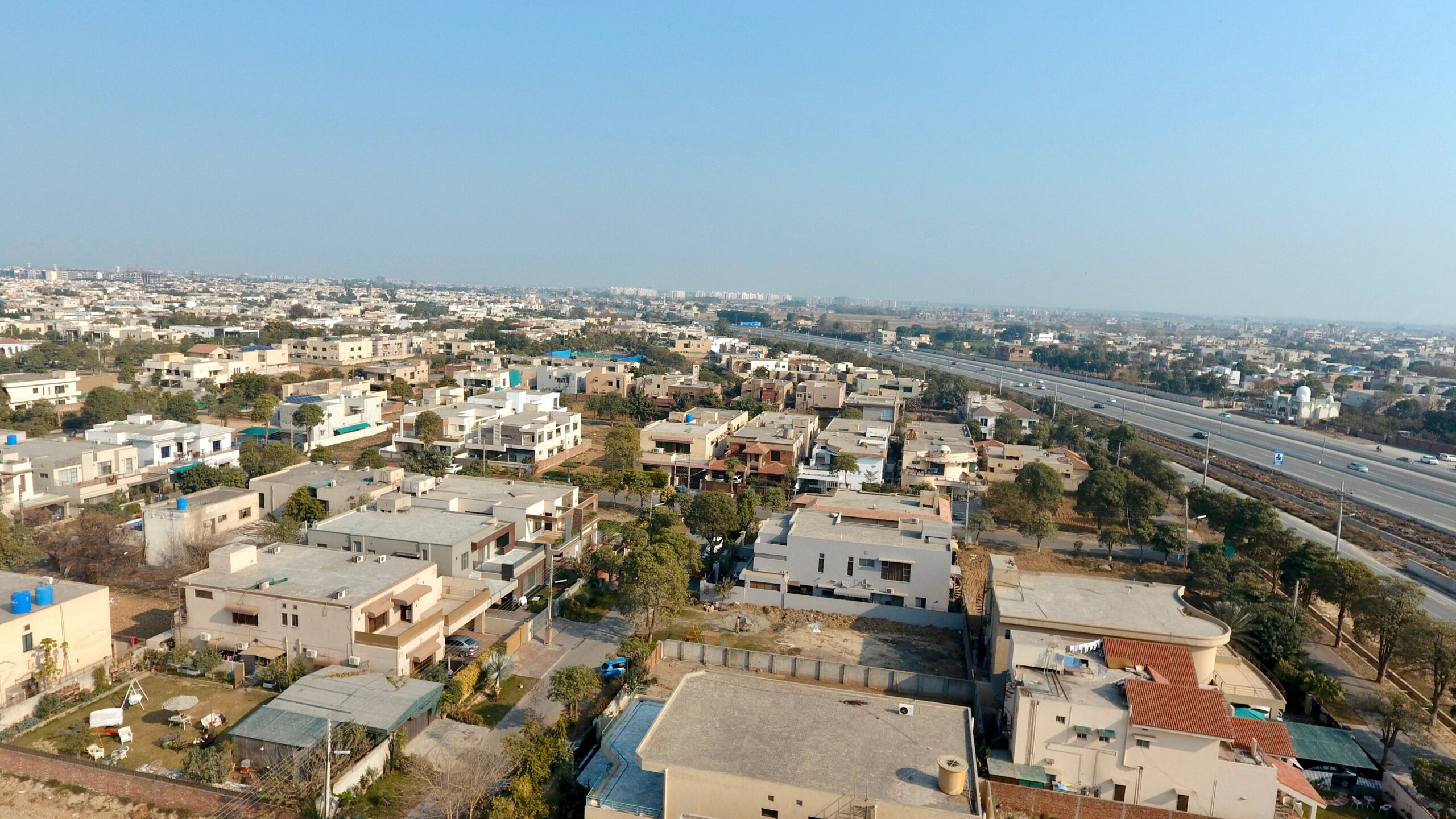 Karachi Real Estate Outlook May 2025: Growth Signals, Key Challenges & Top Investment Areas